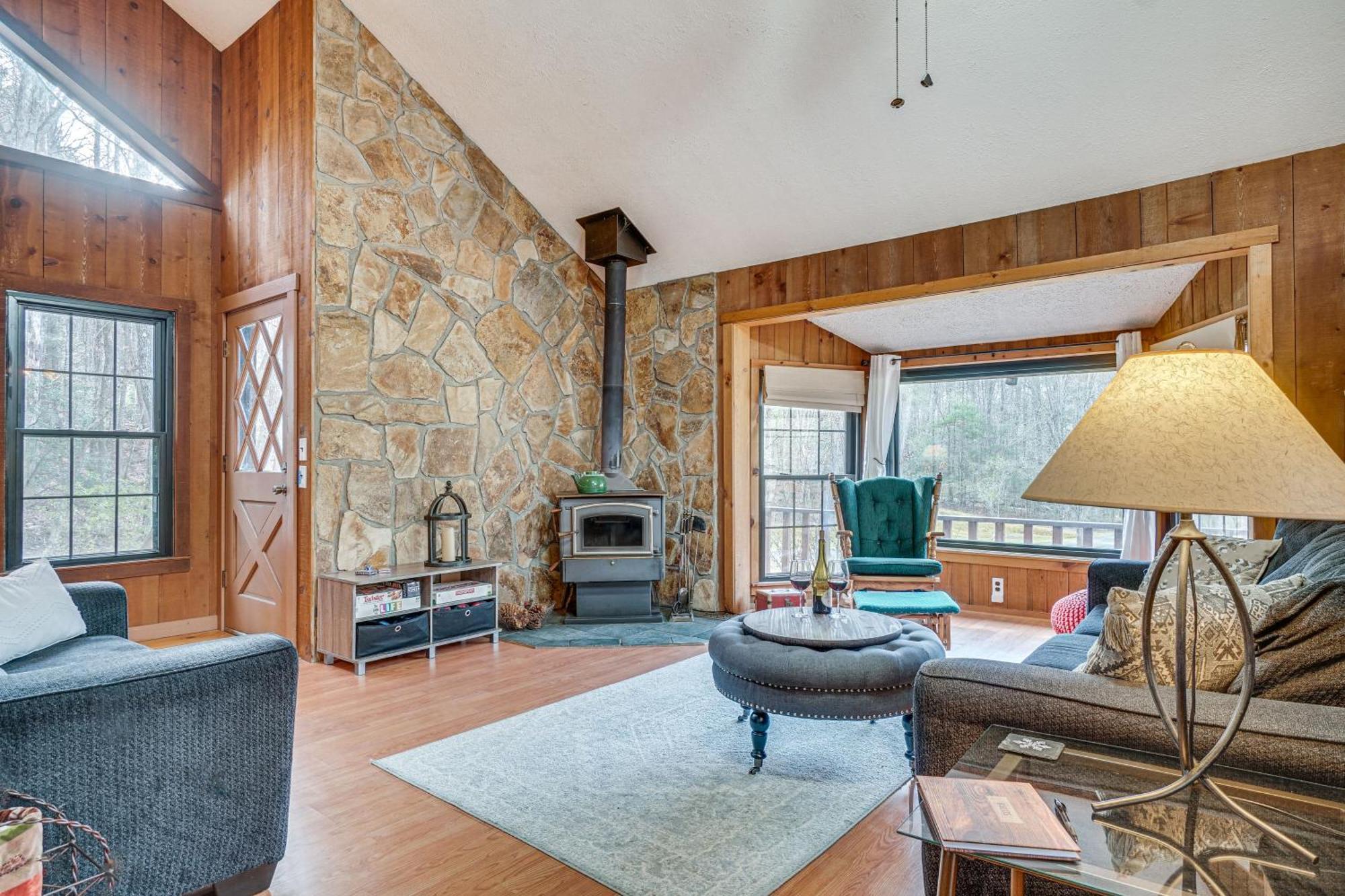 Charming Cabin With Fire Pit And Decks About 7 Mi To Helen Sautee Nacoochee Dış mekan fotoğraf