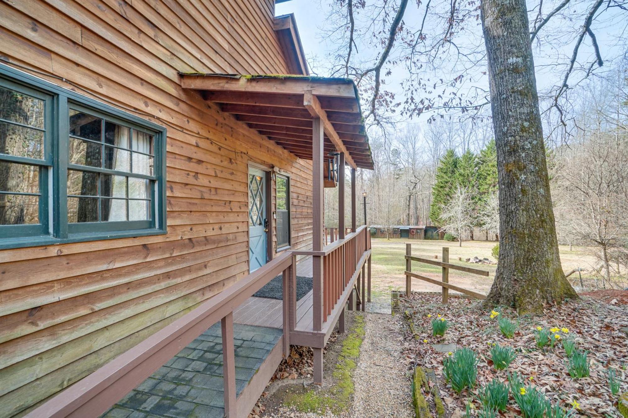 Charming Cabin With Fire Pit And Decks About 7 Mi To Helen Sautee Nacoochee Dış mekan fotoğraf